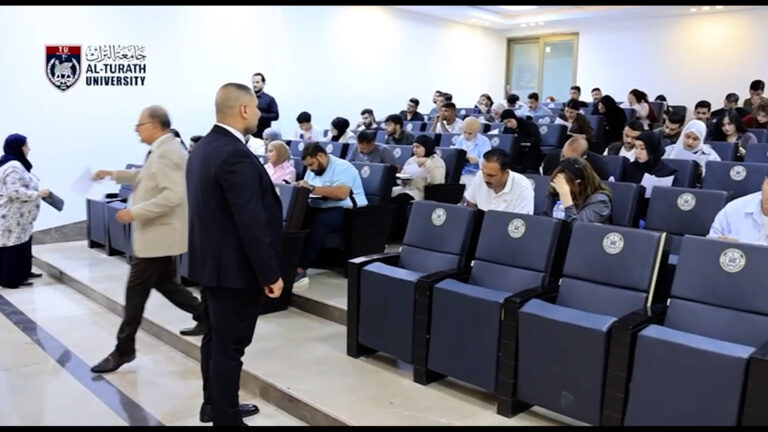 انضباط وتميز.. عميد كلية الإعلام في جامعة التراث يوجّه رسالة تقدير لطلبته